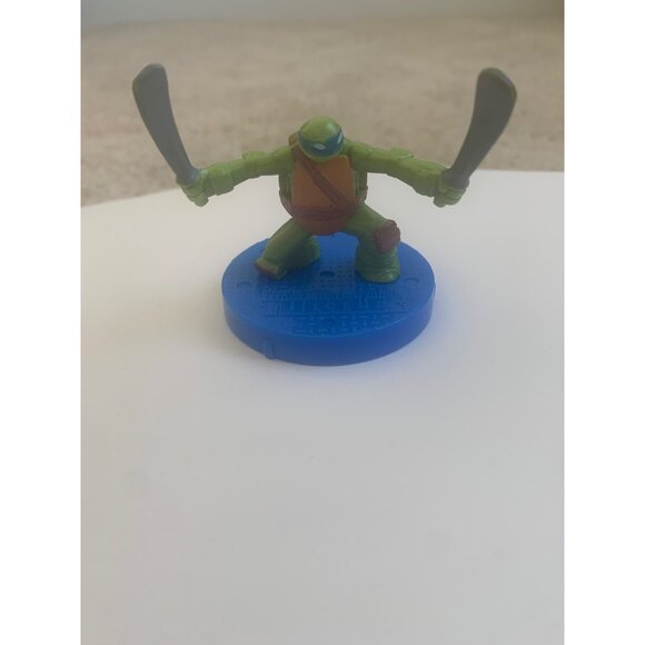 Teenage Mutant Ninja Turtles McDonald's 2018  2.5” Toy Figure Leonardo With Dual - Picture 2 of 11